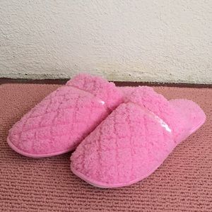 Women’s memory foam slippers in pink